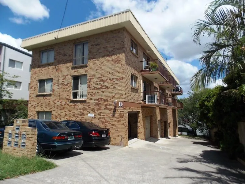 Lovely Two Bedroom Unit in Annerley!