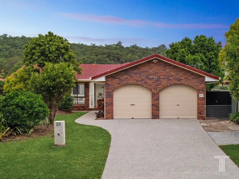 Location, Location, Location! Retro Home Opposite Beautiful Parkland