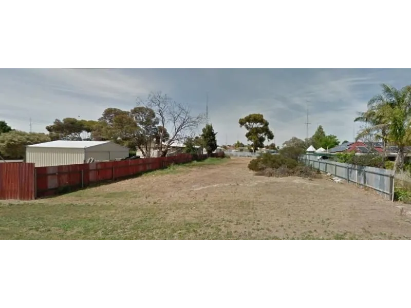 5 MINUTES DRIVE TO THE BEACH – VACANT LAND -1001m2