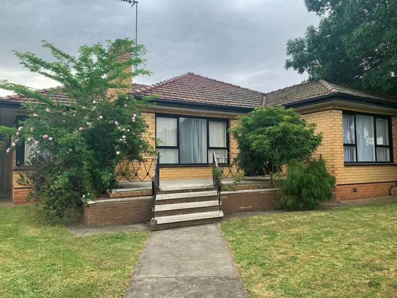 Updated stylish 3 bedroom home in Bell Park
