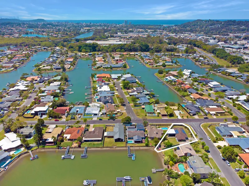 RENOVATORS DELIGHT - GOLDEN OPPORTUNITY - OCEAN ACCESS