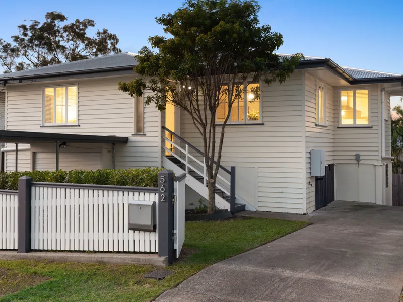 Classy 4 bedroom Executive Home in Carina