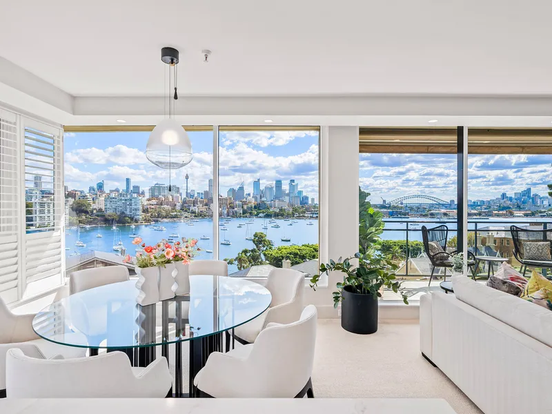 'Retford Hall' Luxurious Newly Renovated Turnkey Apartment with Spectacular Panoramic Harbour and City Views
