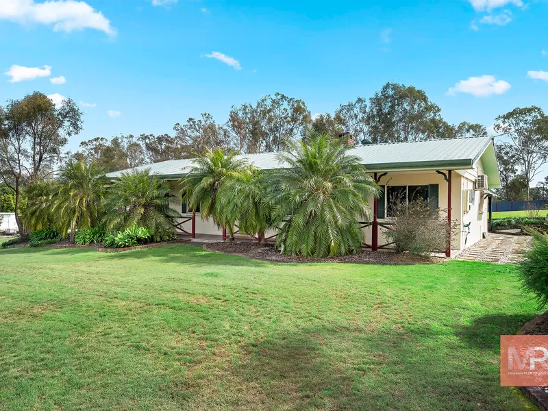 Acreage Property + Sheds, Move in NOW.