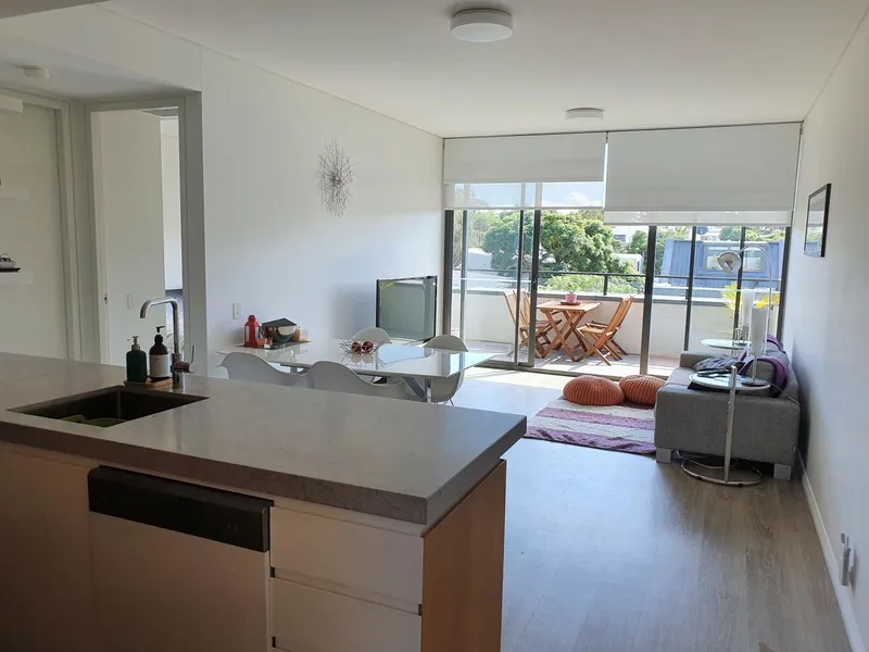 Modern sunny north facing 2 bedroom apartment