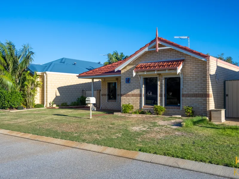 IDEAL RETIREMENT OR FIRST HOME OPPOSITE PARKLAND WITH STUNNING LAKE VIEWS