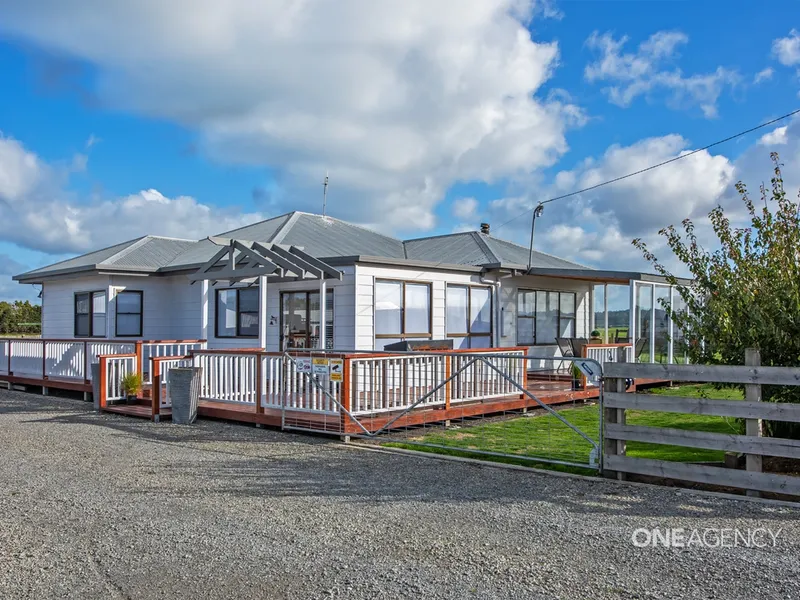 Renovated & Rejuvenated Family Home Only 8 minutes From Smithton!