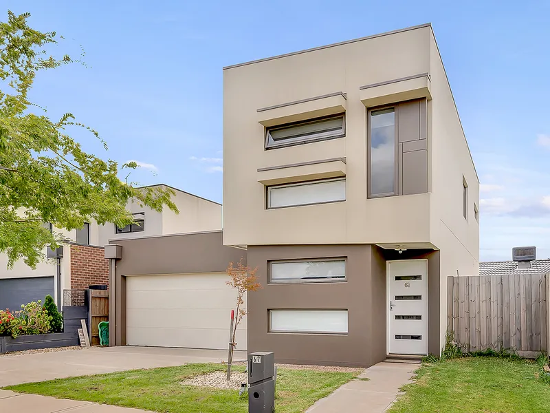 LOW MAINTENANCE FAMILY HOME IN MERRIFIELD ESTATE!