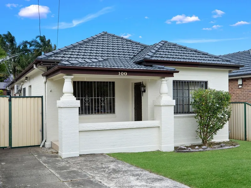 Ideal Location, Close to all