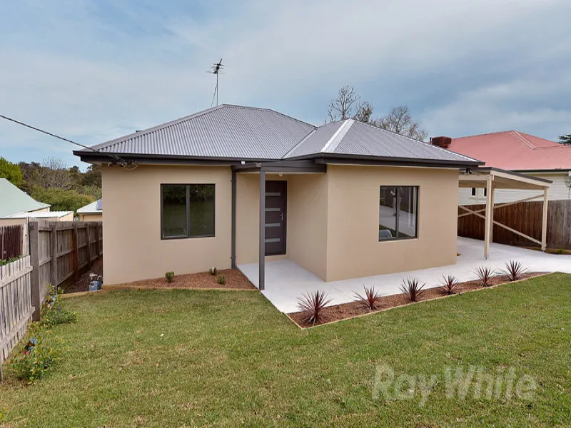 Contemporary home with utility bills included!