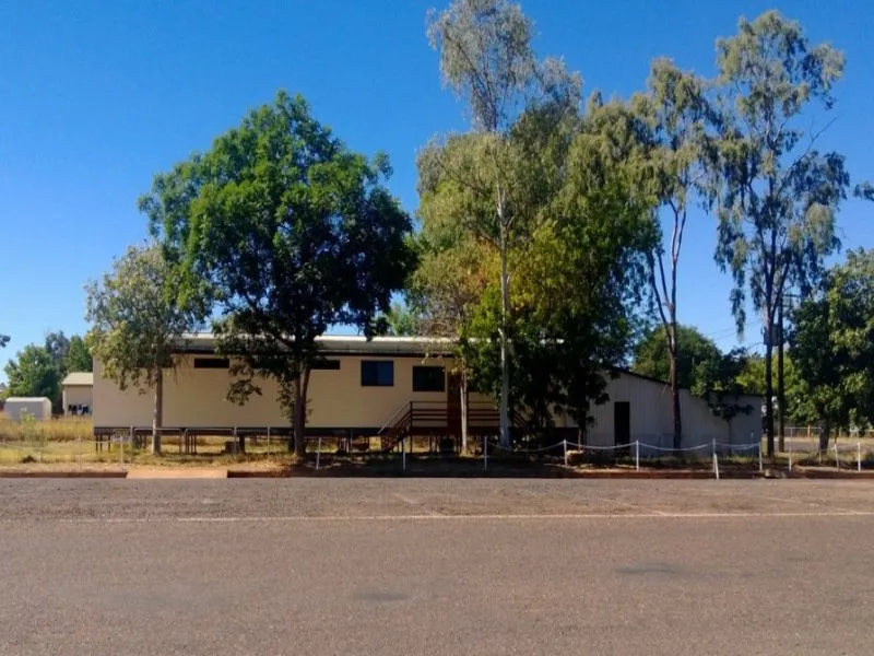 Beautifully Refurbished Home for Comfort & Convenience   