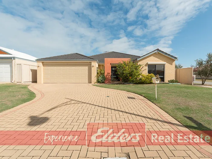 SPACIOUS FAMILY HOME + LAWN MOWING INCLUDED