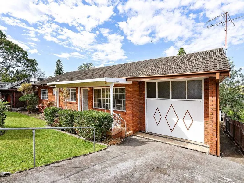 Great Location 5 bedroom 3 Bathroom House For Rent