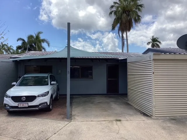 Lockable Shed and Yard