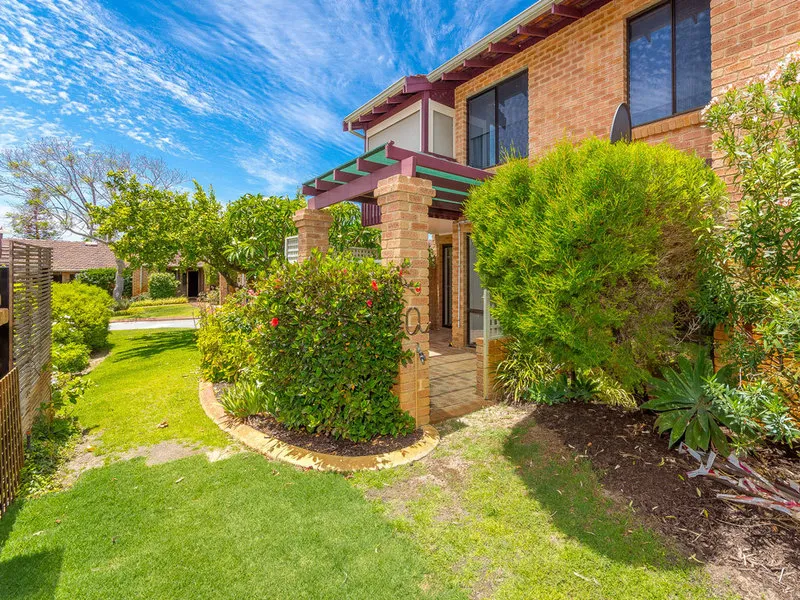Light and bright ground floor villa