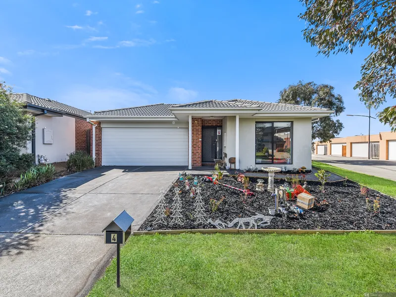 $620,000 - $680,000 A CORNER FAMILY GEM IN ARCADIA