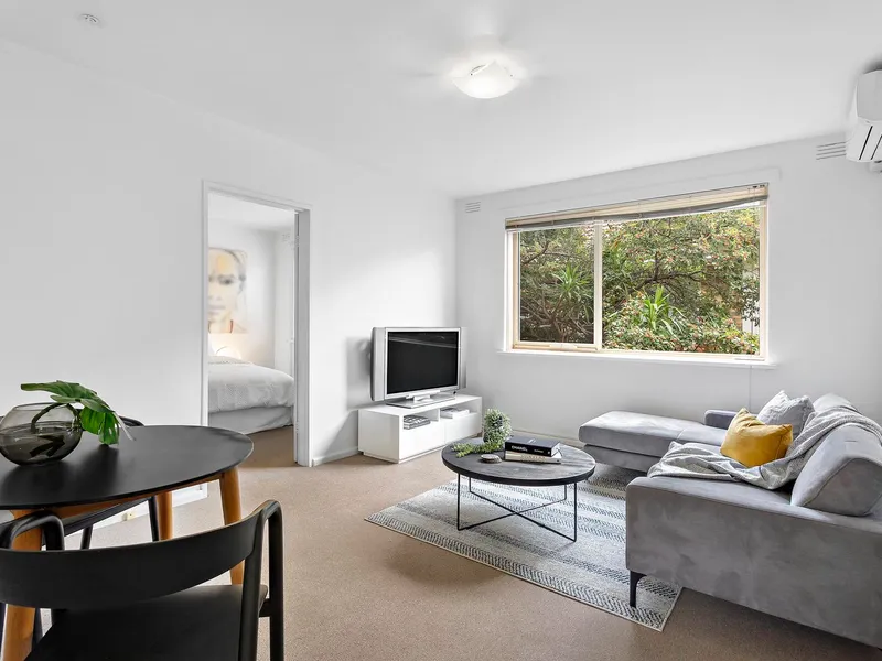 The Perfect Entry into St Kilda West