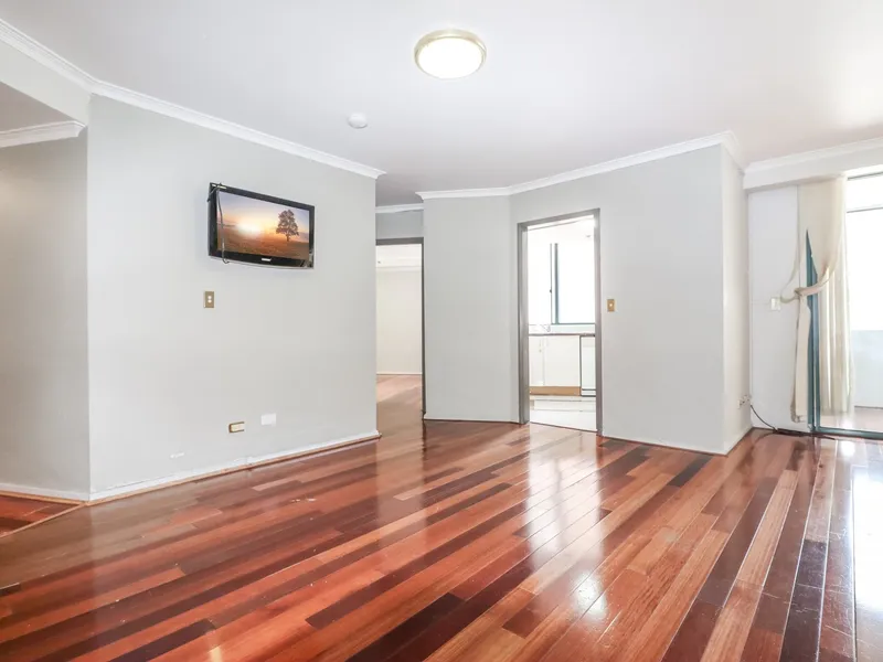 WONDERFUL APARTMENT - LEVEL 25, 2 BEDS, 2 BATHS AND CRUCIAL LOCK UP GARAGE