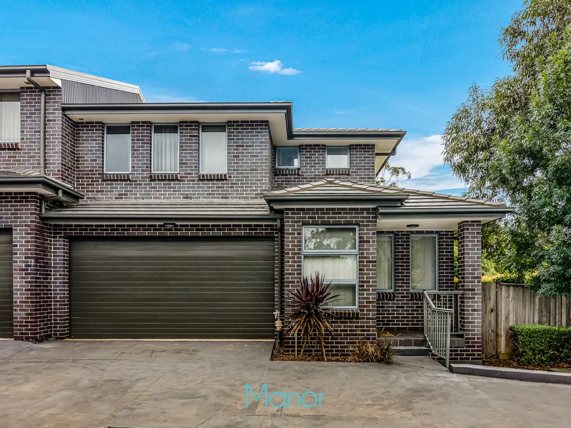 Contemporary townhouse within convenient location