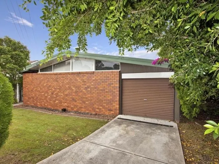 CLOSE WALK TO UNIVERSITY