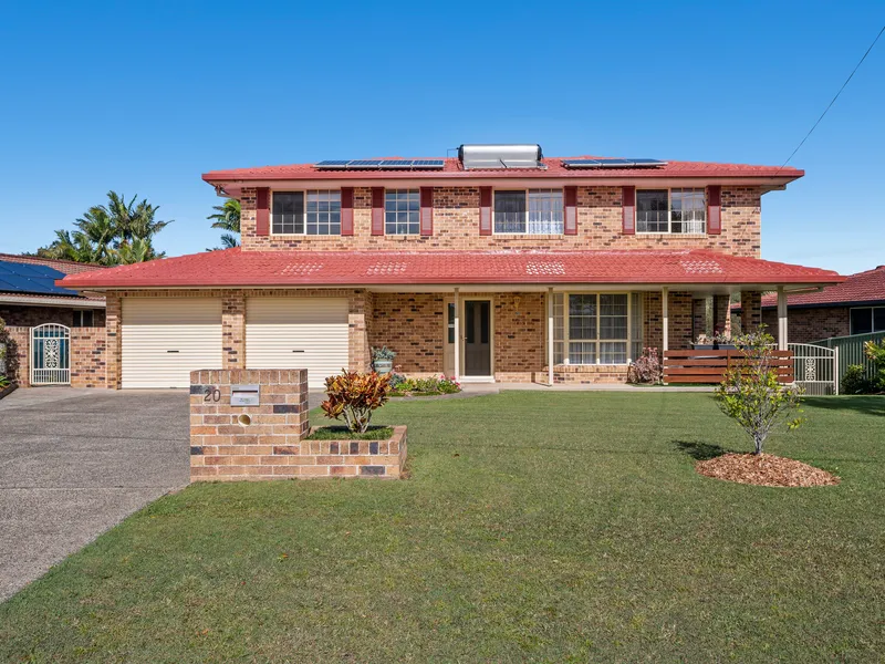 Spectacular 4 bedroom home only minutes to the beach...