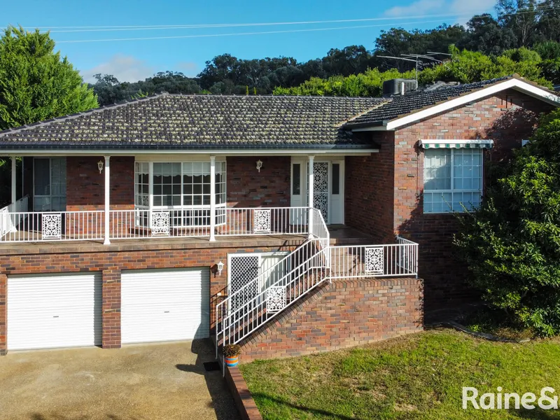 Huge Family Home With a Shed