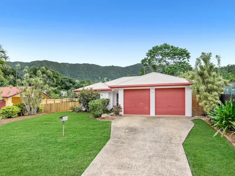 First Open Saturday 1pm - Beautiful Family Friendly Home with Side Access & Pool!