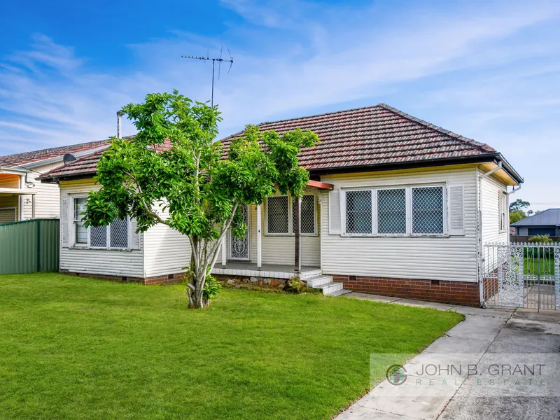 WALKING DISTANCE TO ALL CHESTER HILL AMENITIES!