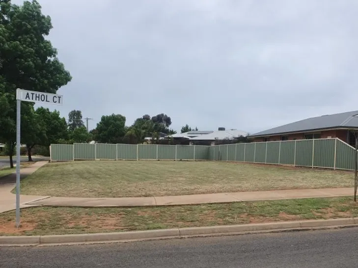 Fully fenced block