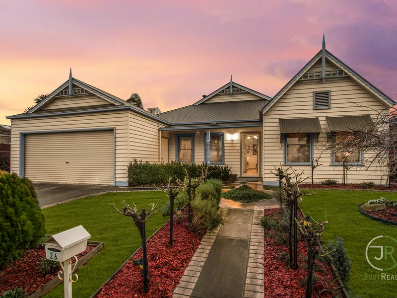 Luxury Lakeside Living In Berwick Springs