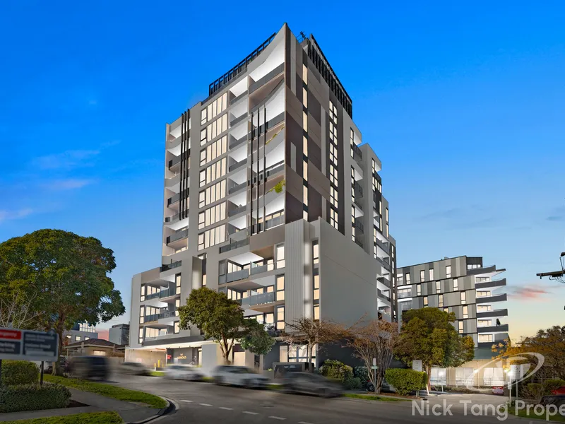 SUNLIT AND STYLISH WITH SWEEPING VIEWS