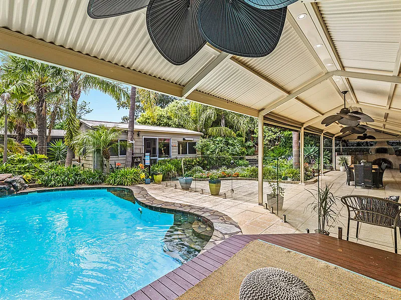 Absolute Entertainers Dream located within one of SA's most popular southern suburbs!
