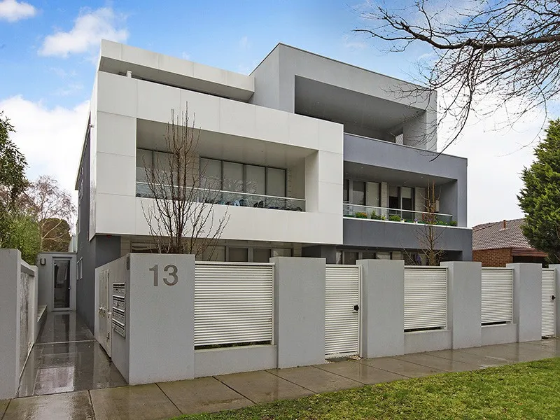 STUNNING 2 BEDROOM APARTMENT