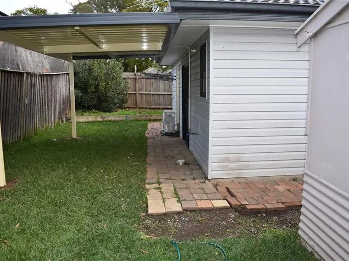 Private side lane entrance