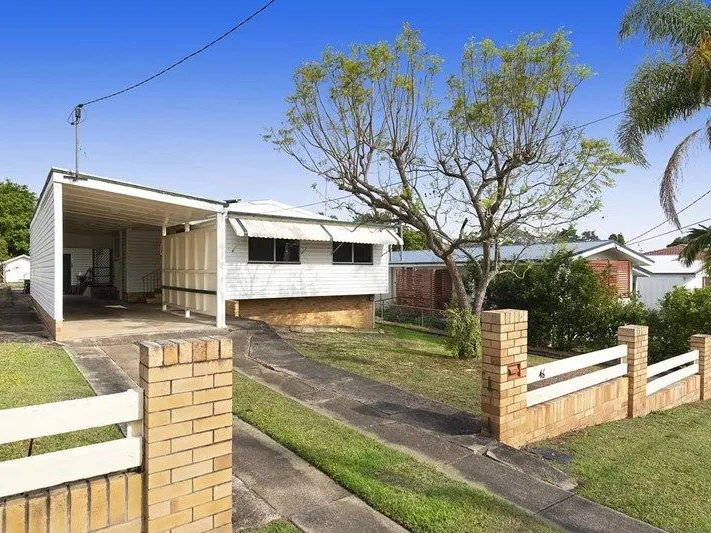 RECENTLY REFURBISHED RETRO ANNERLEY RESIDENCE