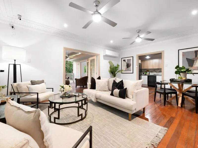 4 bed + extra usable space, great location