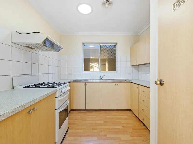 Large Shenton Park home – pets considered!