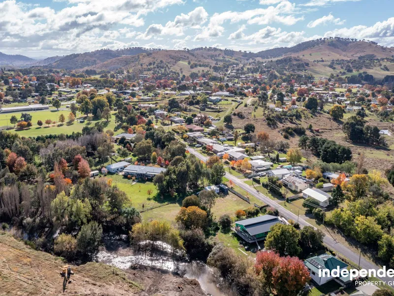 Watch the platypus play in the creek on a fruitful block in Adelong