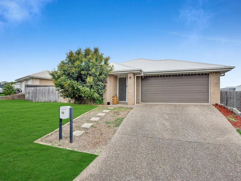 Expansive family home on a quiet street!