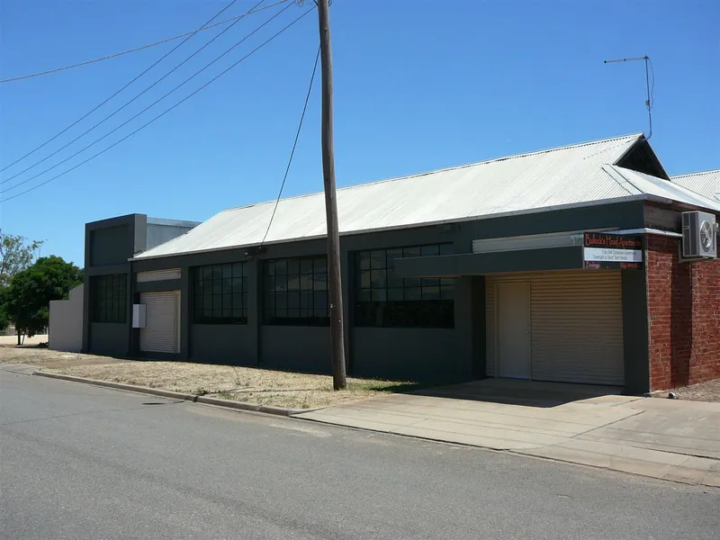 3 Industrial look Apartments in Great Location