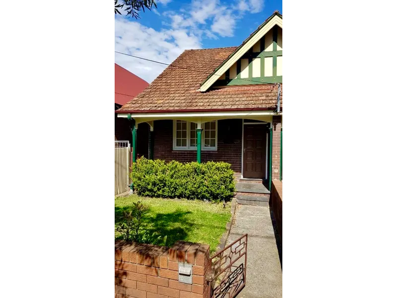 * DEPOSIT TAKEN *Conveniently Located Family Home