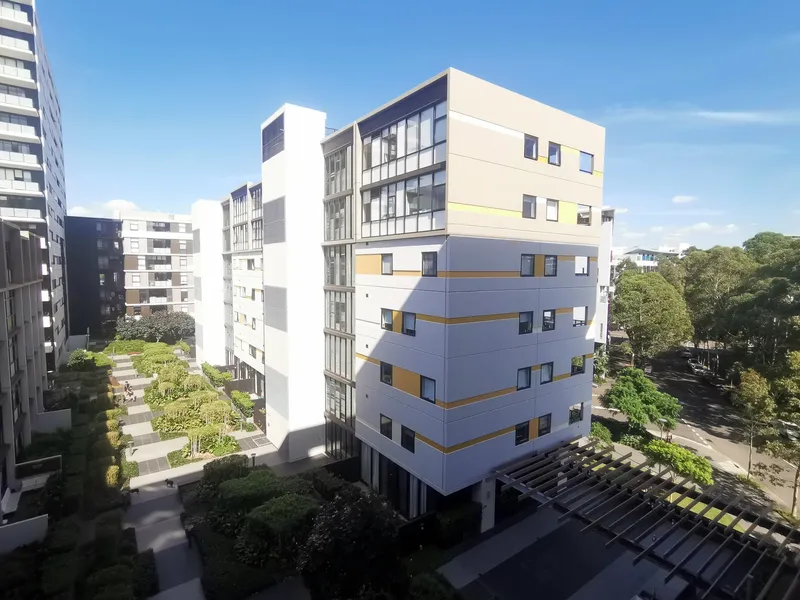 Zetland Nearly Brand New 1 Bedroom 1 Bathroom + 1 Study Apartment !