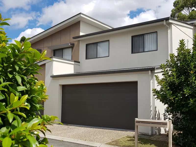 Modern Townhouse For Sale at Calamvale!