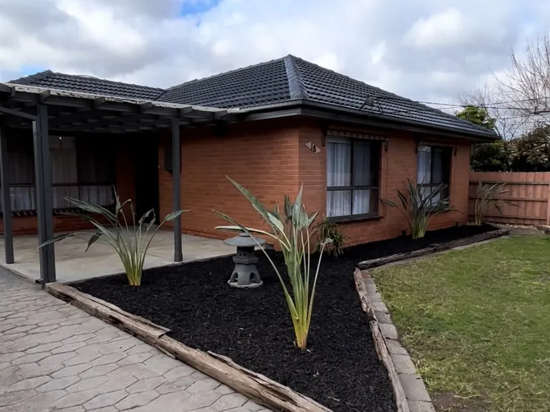 FANTASTIC FAMILY HOME IN THE HEART OF FAWKNER!!