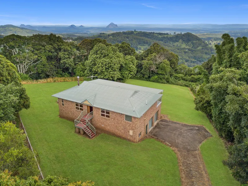 STUNNING VIEWS FROM HIGH ON BALD KNOB