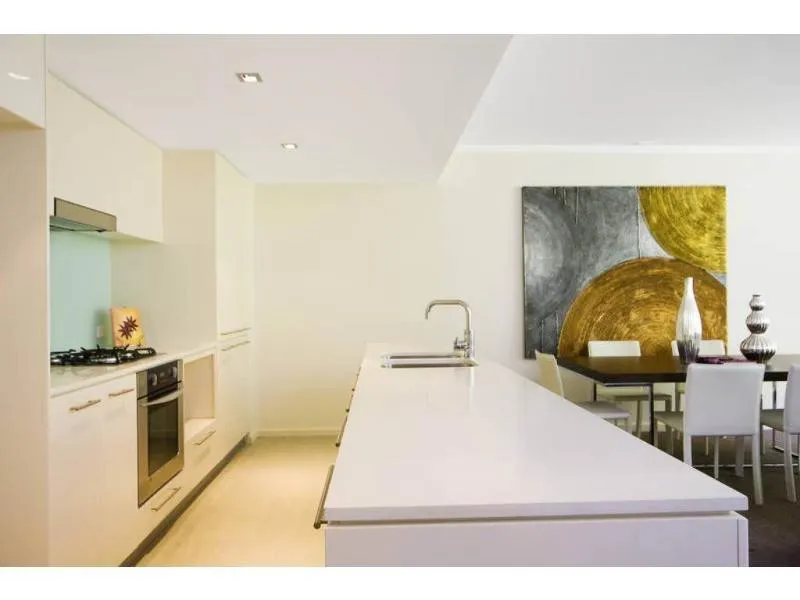 OVERSIZED THREE BEDROOM APARTMENT