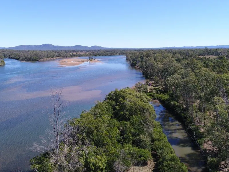 BEAUTIFUL BAFFLE CREEK FRONTAGE