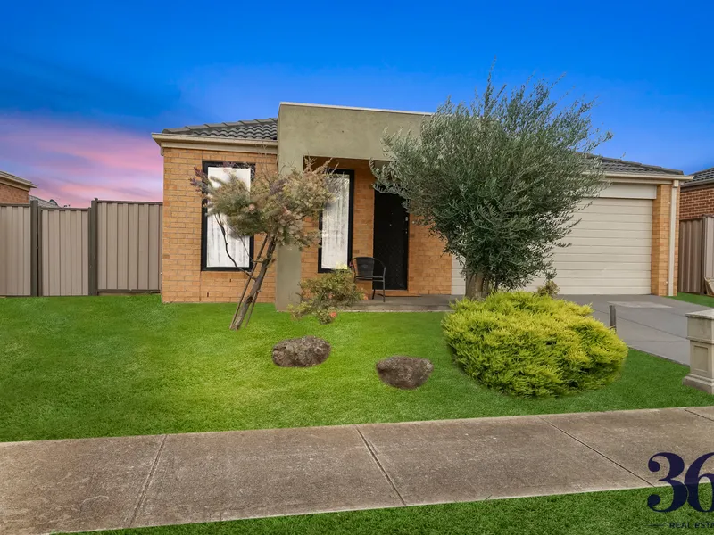 Perfect Family Home with a Side Access!