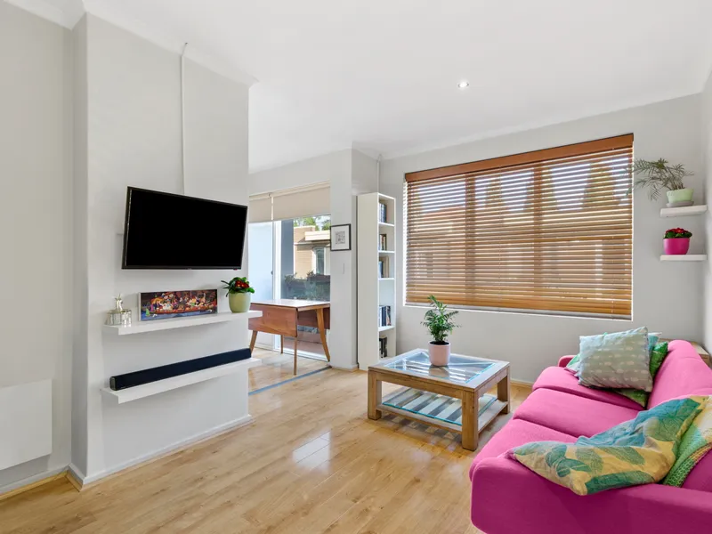 Quiet top floor apartment boasting a convenient location and a multi-layered high-level security system