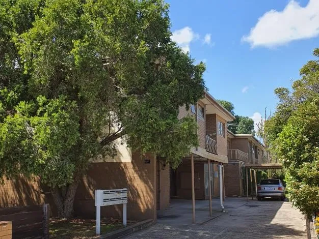 2 Bed apartment close to Ormond station